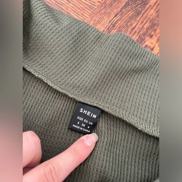 SHEIN long sleeve half button drop shoulder tee in army green size small - Picture 6 of 7